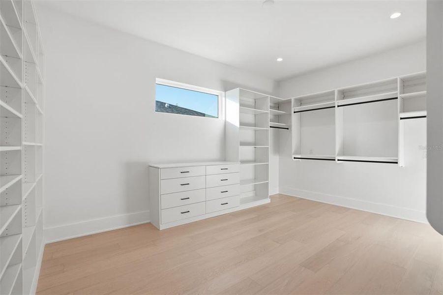 Spacious, unfurnished interior of a new home in , Tampa (Image 51).