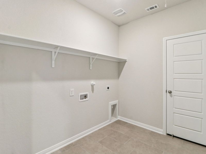 Spacious, unfurnished interior of a new home in Remington Ranch, San Antonio (Image 14). Spacious, unfurnished interior of a new home in Remington Ranch, San Antonio (Image 14).