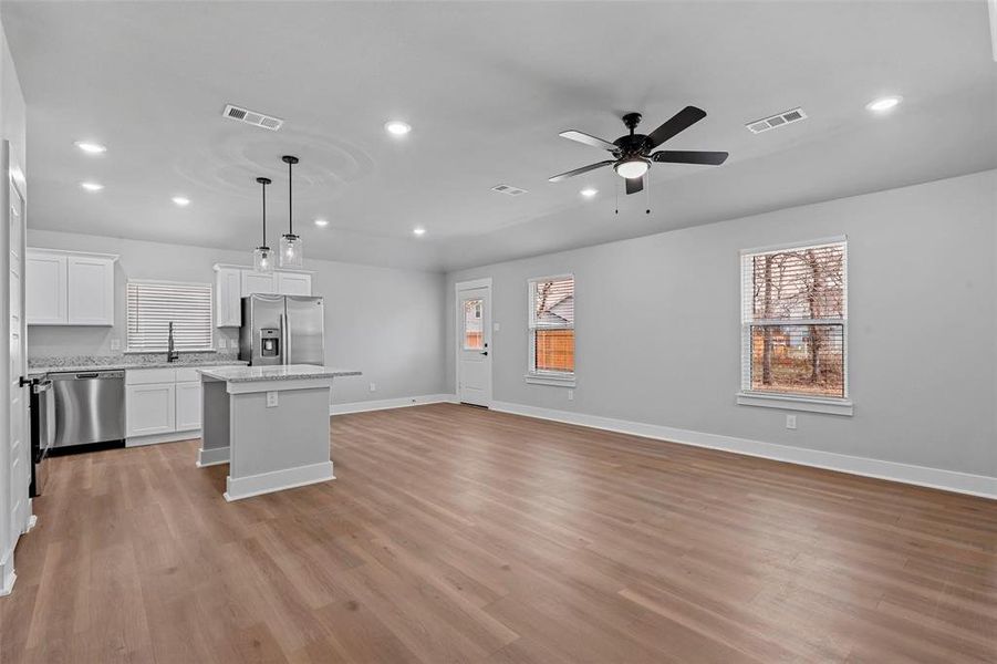 Spacious, unfurnished interior of a new home in , Tolar (Image 21).