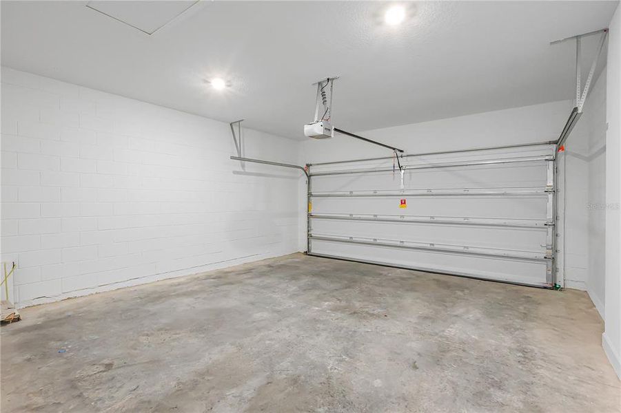 Spacious, unfurnished interior of a new home in Cresswind at Hammock Oaks, Lady Lake (Image 51).