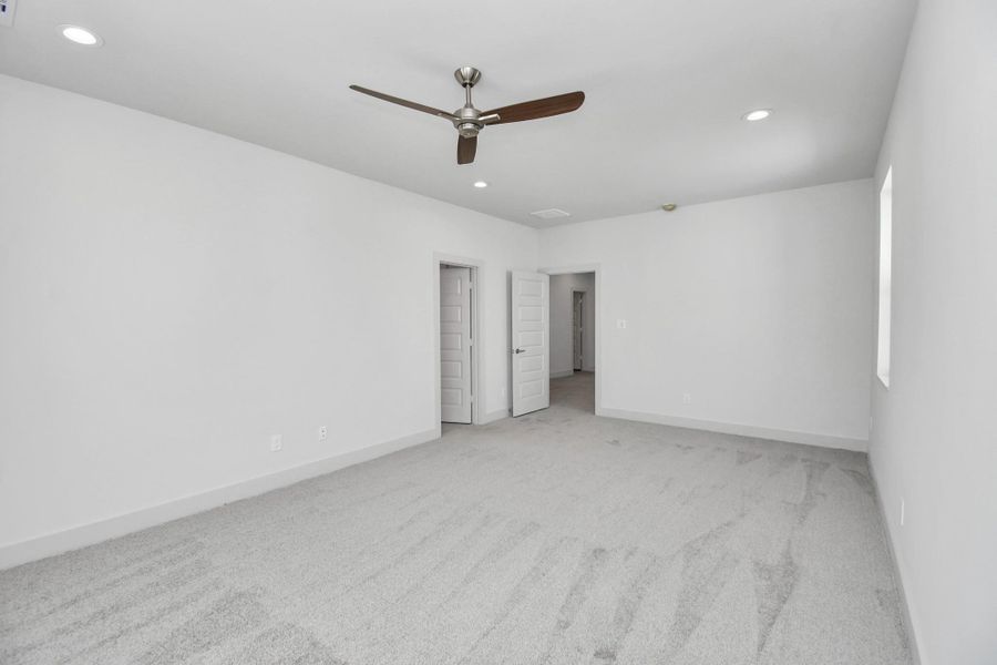 Spacious, unfurnished interior of a new home in Antigua, Houston (Image 34).