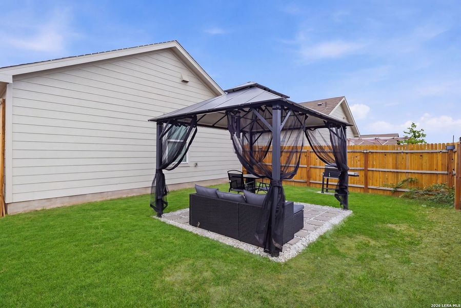 Exterior details and patio area of a home in Spring Grove, St. Hedwig (Image 3).
