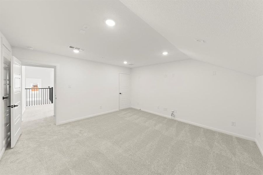 19. 5412 Sundarean - Media