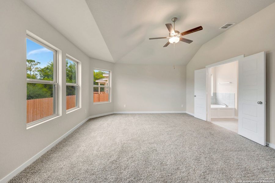 Spacious, unfurnished interior of a new home in Winding Brook, San Antonio (Image 27).