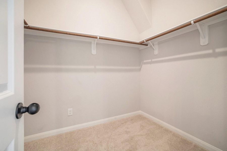 Spacious, unfurnished interior of a new home in Encino Estates, Dayton (Image 22).