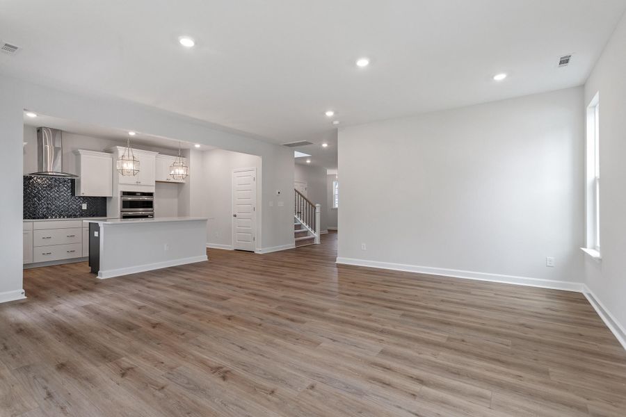 Spacious, unfurnished interior of a new home in , Summerville (Image 14).