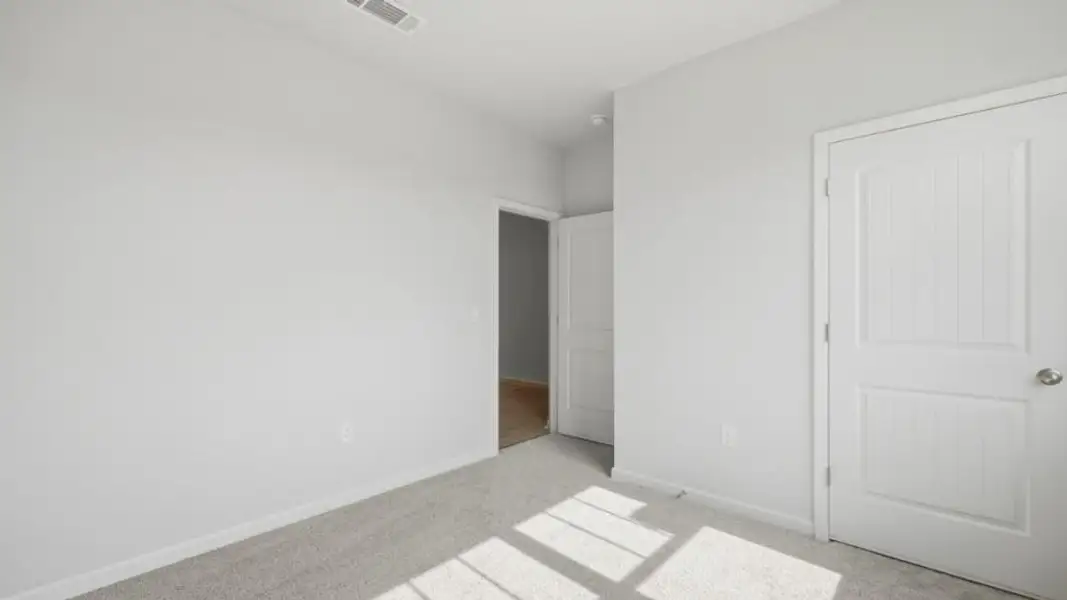 Spacious, unfurnished interior of a new home in Northberry, Rome (Image 30).