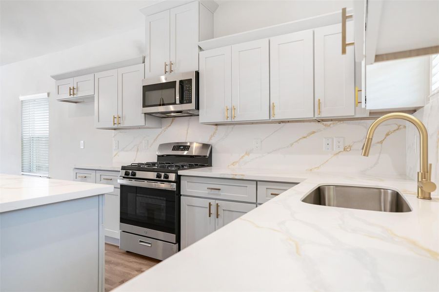 Image 15 of a home in Avenue Park.