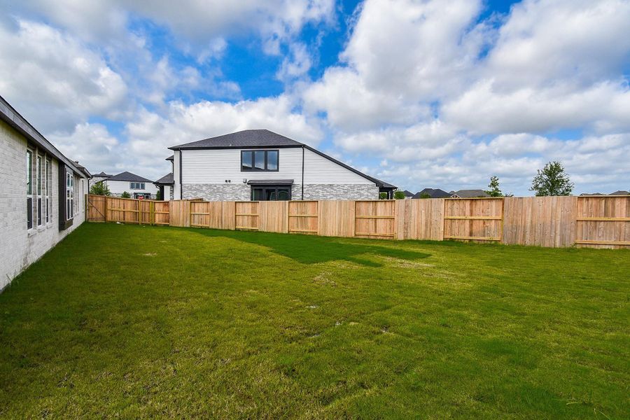 What could possibly soothe a soul faster than a natural display of green grass and blue skies, filling your huge back property? What could possibly soothe a soul faster than a natural display of green grass and blue skies, filling your huge back property?