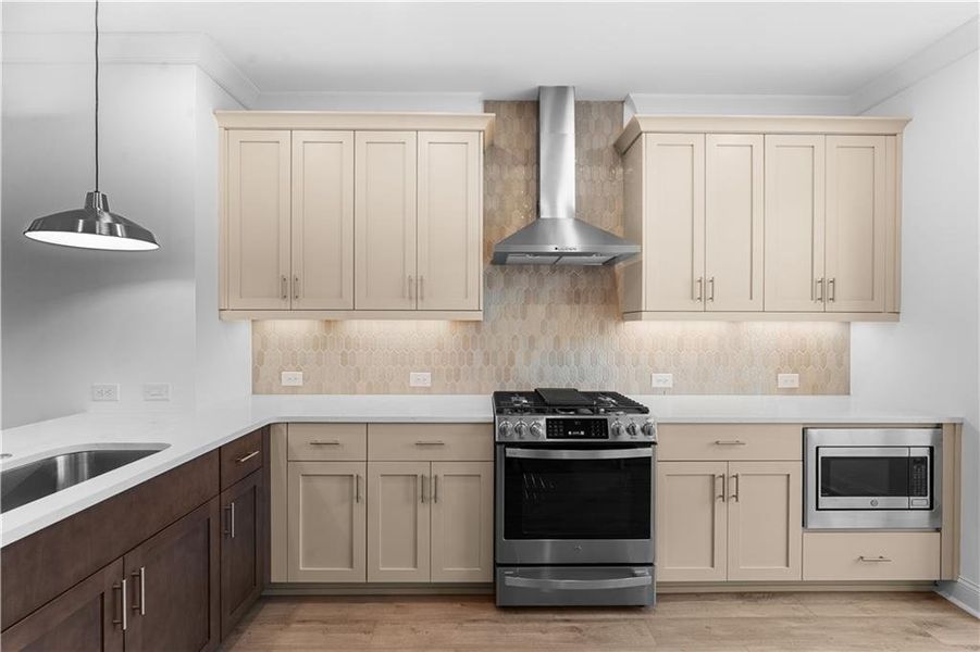 Close-up of interior finishes inside a home in Evanshire Townhomes, Duluth (Image 20). Close-up of interior finishes inside a home in Evanshire Townhomes, Duluth (Image 20).