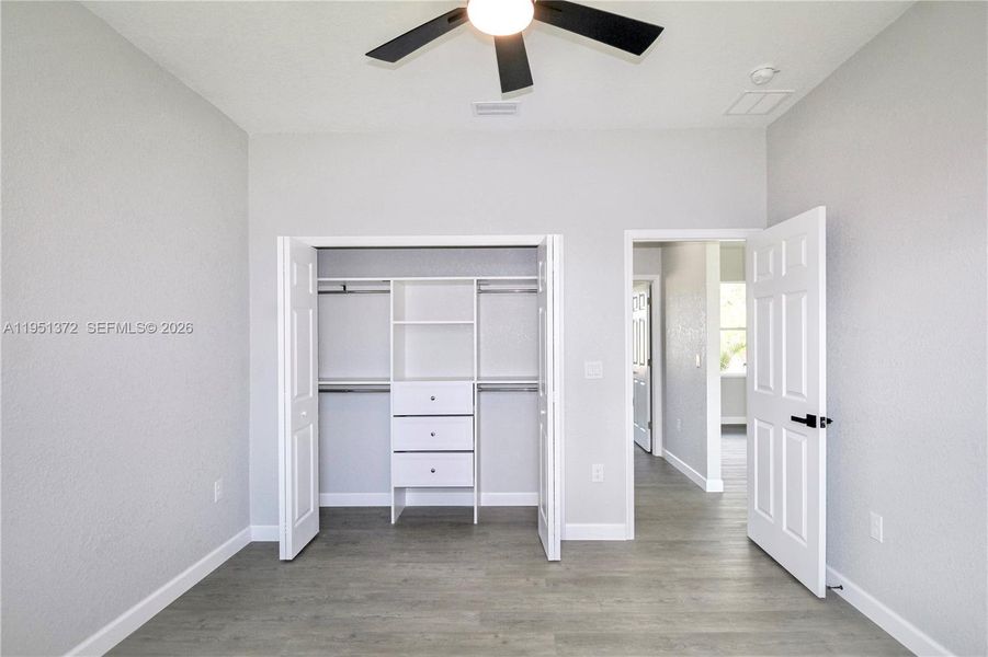 Spacious, unfurnished interior of a new home in , Sebring (Image 27).