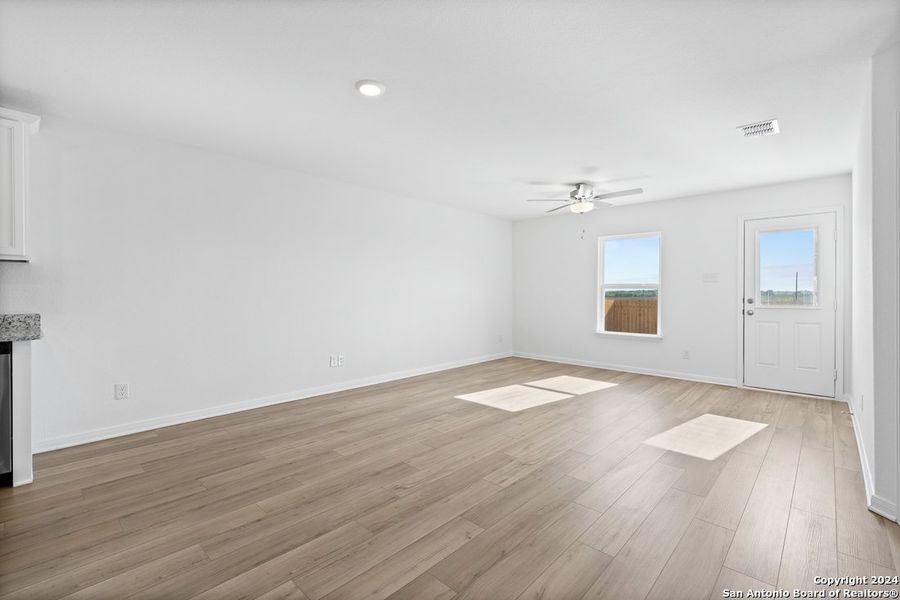 Spacious, unfurnished interior of a new home in Luckey Ranch, San Antonio (Image 13).