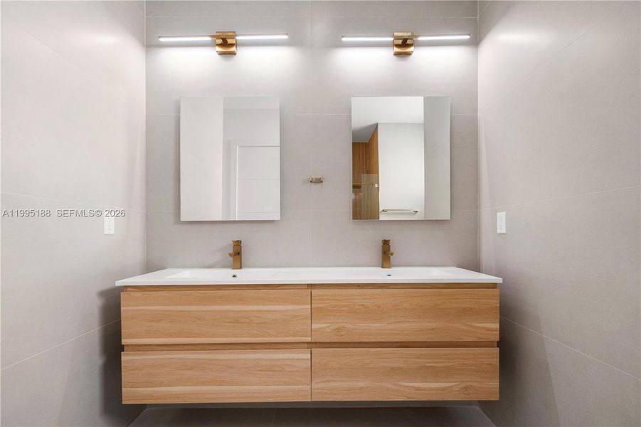 Furnished interior view inside a new home in , Cape Coral (Image 4).