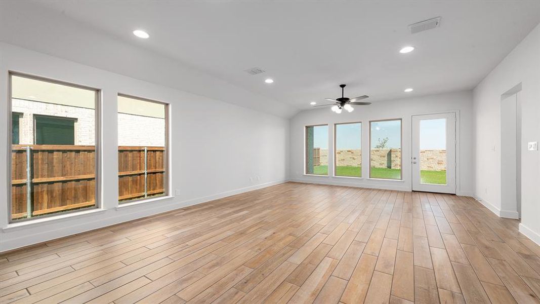 Spacious, unfurnished interior of a new home in Trinity Falls 45', McKinney (Image 14).