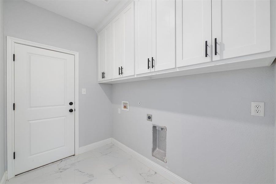 Spacious, unfurnished interior of a new home in , Azle (Image 25).