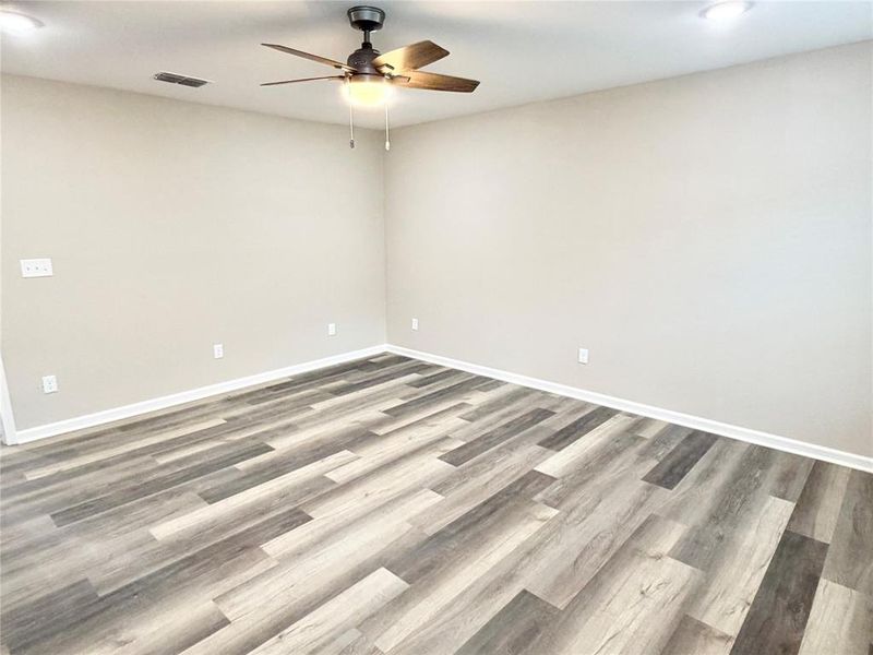 Spacious, unfurnished interior of a new home in , Gladewater (Image 19).