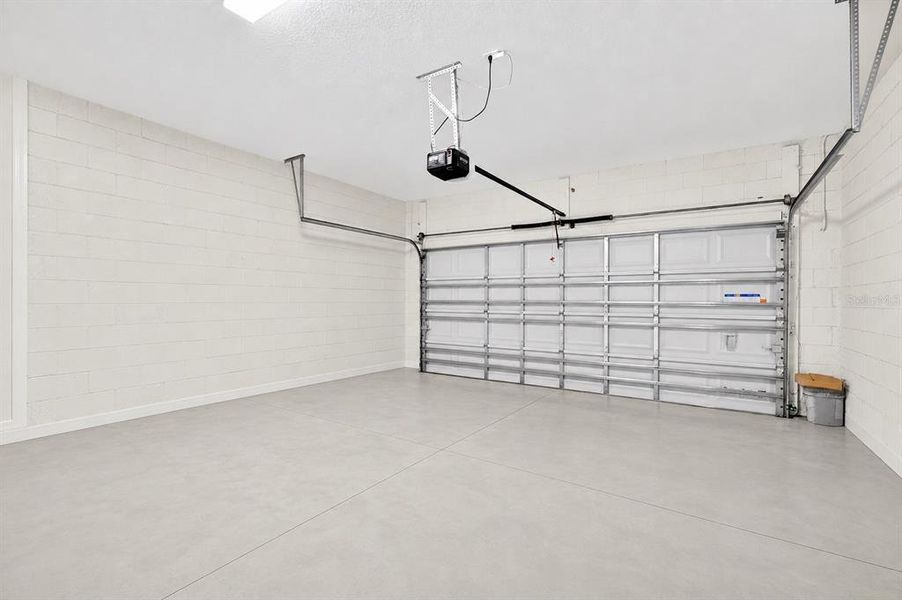 Spacious, unfurnished interior of a new home in , Ocala (Image 22).