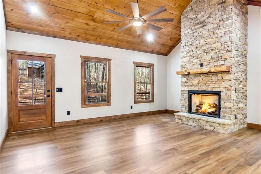 Spacious, unfurnished interior of a new home in , Talking Rock (Image 18).