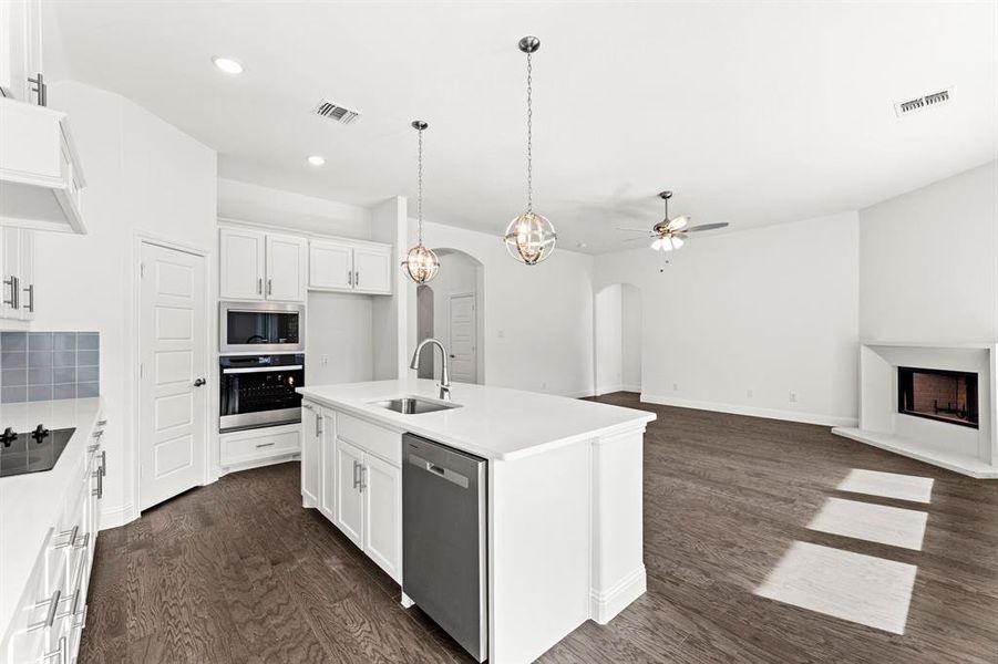 25. 3121 Blue Hill - Kitchen (6) 25. 3121 Blue Hill - Kitchen (6)