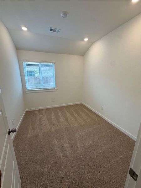 Spacious, unfurnished interior of a new home in Creekhaven, Iowa Colony (Image 15). Spacious, unfurnished interior of a new home in Creekhaven, Iowa Colony (Image 15).