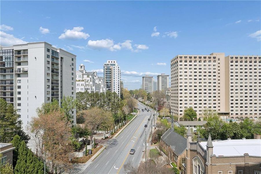Condo located in Atlanta, GA showcasing its design and architecture (Image 26).