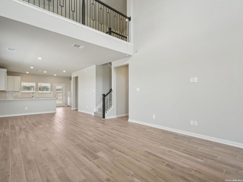 Spacious, unfurnished interior of a new home in Royal Crest, San Antonio (Image 13).