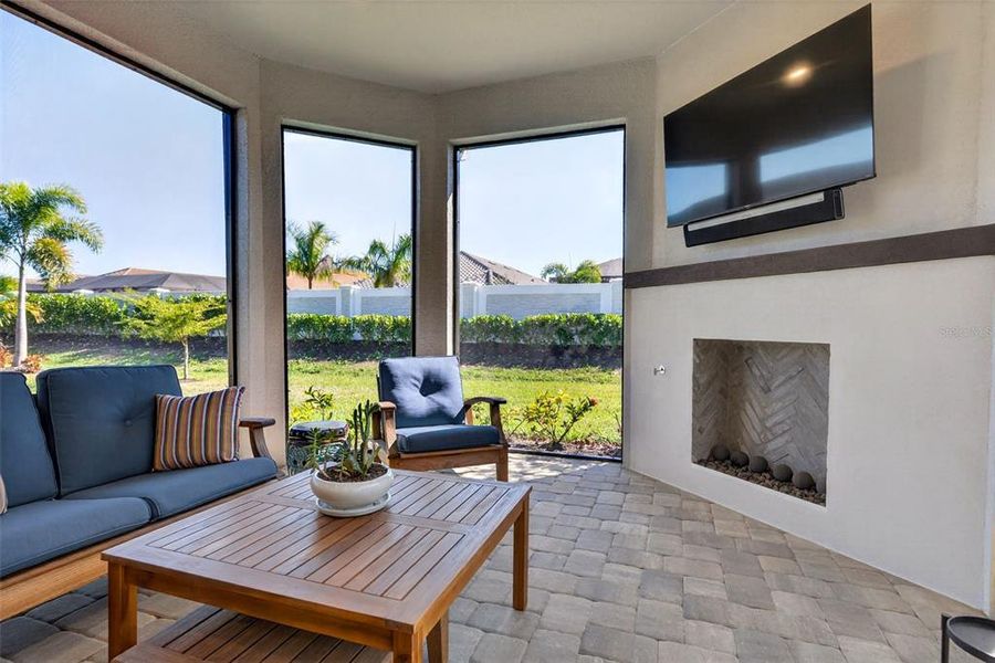 Exterior details and patio area of a home in , Bradenton (Image 30).