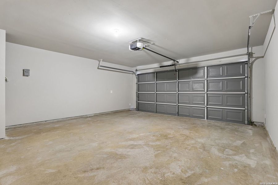Spacious, unfurnished interior of a new home in Catalina, Converse (Image 39). Spacious, unfurnished interior of a new home in Catalina, Converse (Image 39).
