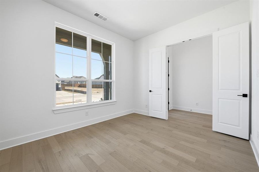 Spacious, unfurnished interior of a new home in Tavolo Park, Fort Worth (Image 18).