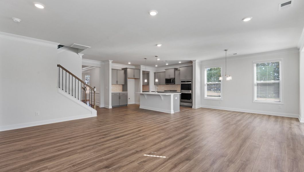 Spacious, unfurnished interior of a new home in Cottonwood Ridge, Piedmont (Image 19).