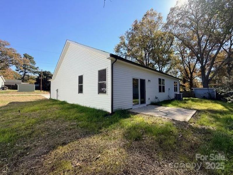 Exterior details and patio area of a home in , Gastonia (Image 4).