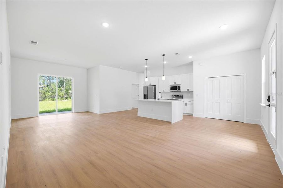 Spacious, unfurnished interior of a new home in , Ocala (Image 30).