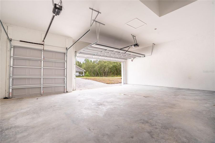 Spacious, unfurnished interior of a new home in , Homosassa (Image 27).