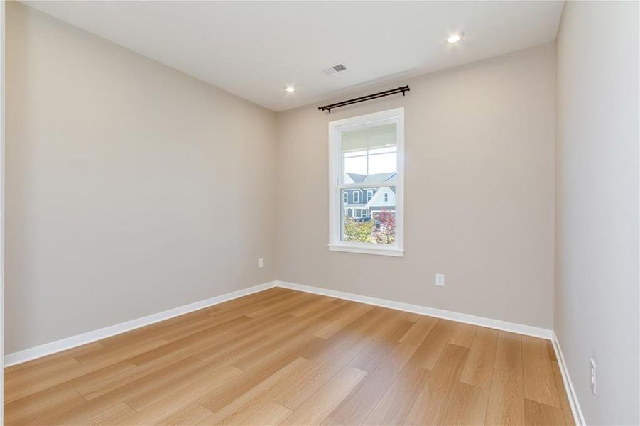 Spacious, unfurnished interior of a new home in Sweetbay Farm, Lawrenceville (Image 27).