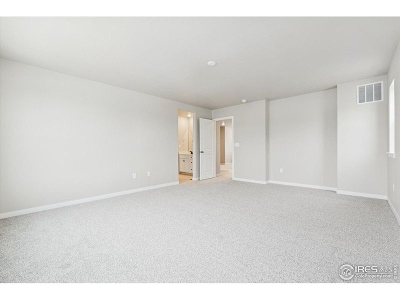 Spacious, unfurnished interior of a new home in The Overlook at Johnstown Farms, Johnstown (Image 18).