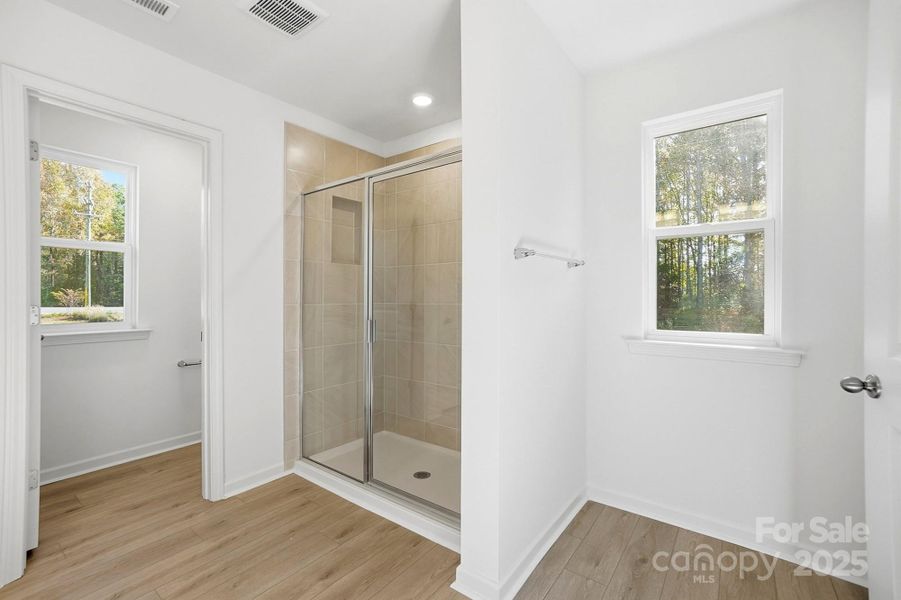 Spacious, unfurnished interior of a new home in Bellina, York (Image 32).