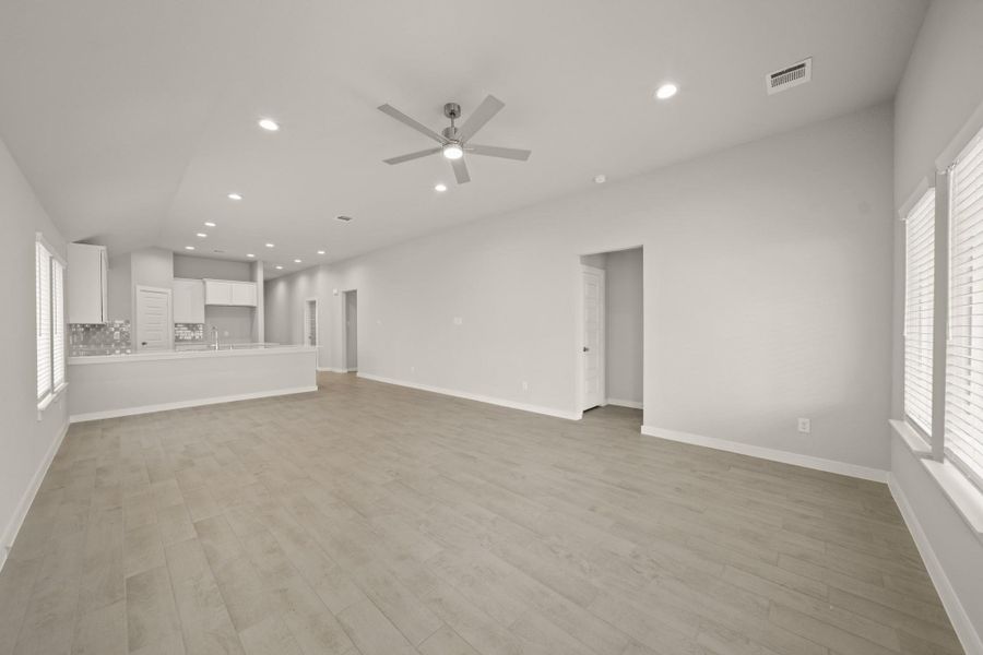 Spacious, unfurnished interior of a new home in Morton Creek Ranch, Katy (Image 20).