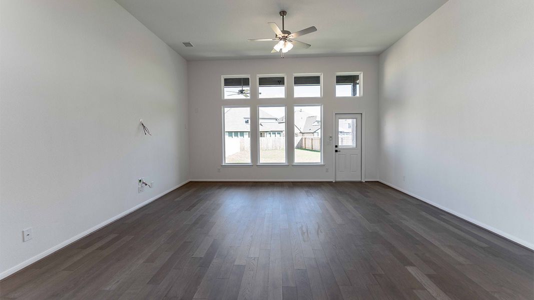 Spacious, unfurnished interior of a new home in Santa Rita Ranch, Liberty Hill (Image 20).