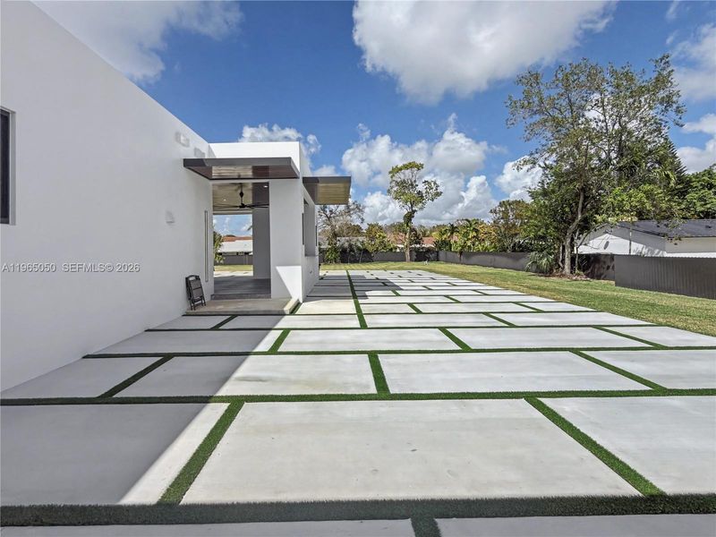 Exterior details and patio area of a home in , Miami (Image 34).