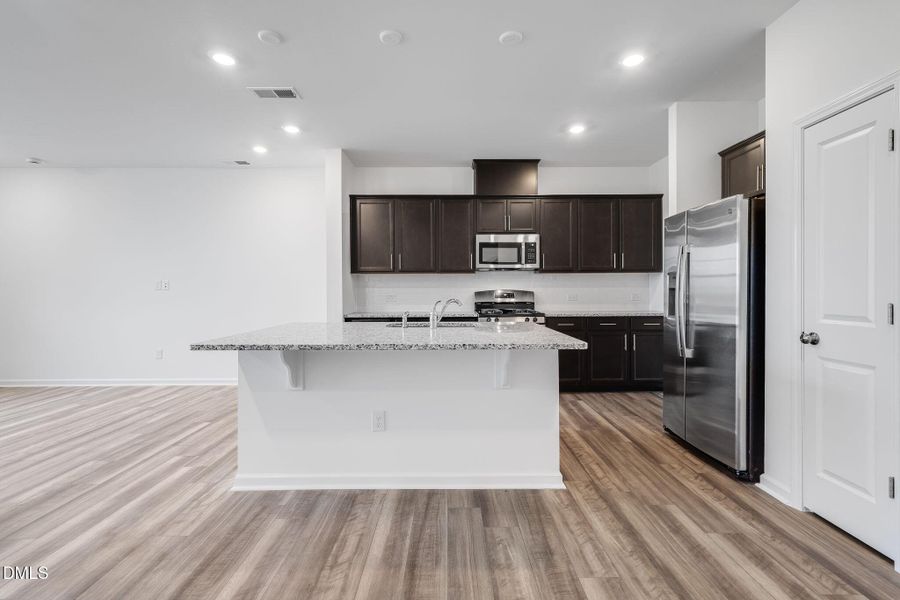 SUN_Everlee_Pic_CarsonII_QMI_237_Kitchen