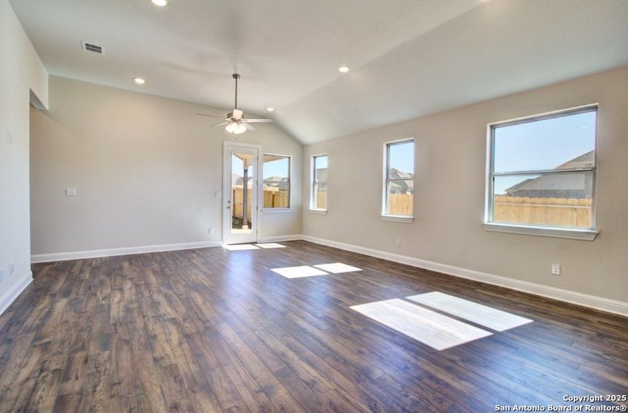 Spacious, unfurnished interior of a new home in Meyer Ranch – Premier, New Braunfels (Image 23).