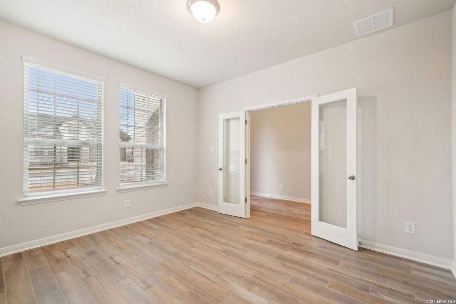 Spacious, unfurnished interior of a new home in Estancia Ranch - Classic Series, San Antonio (Image 34).