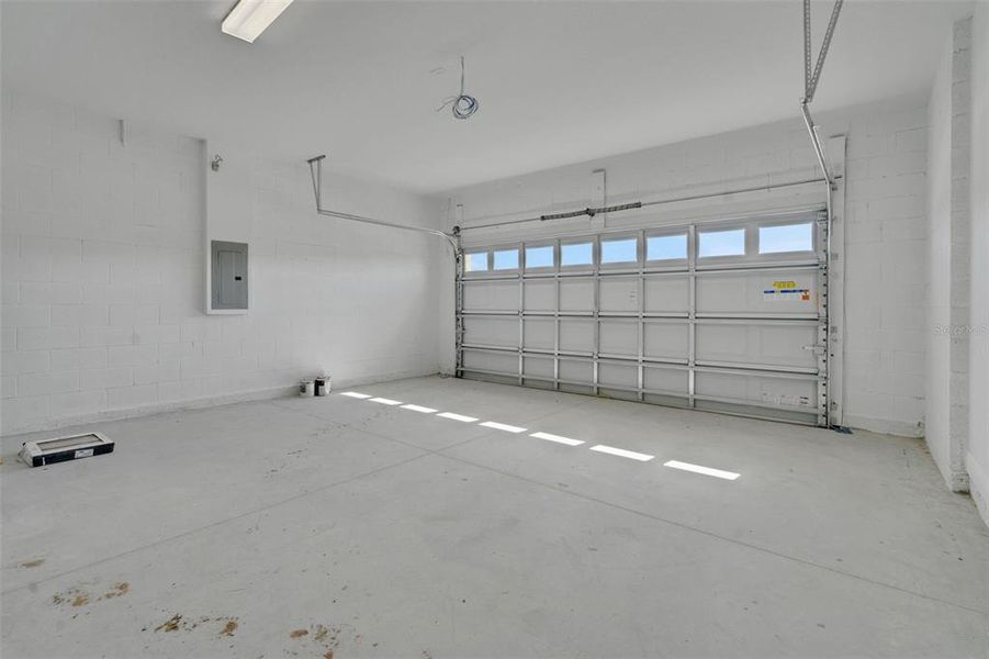 Spacious, unfurnished interior of a new home in Reserve at Hammock Oaks, Lady Lake (Image 34).