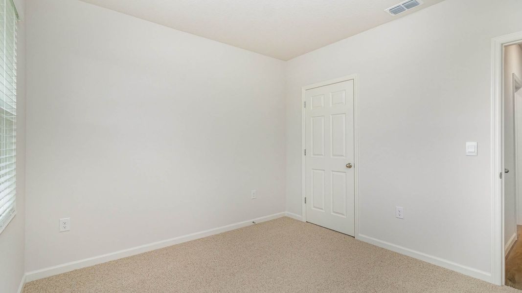 Spacious, unfurnished interior of a new home in Cypress Bay West, Palm Bay (Image 20).