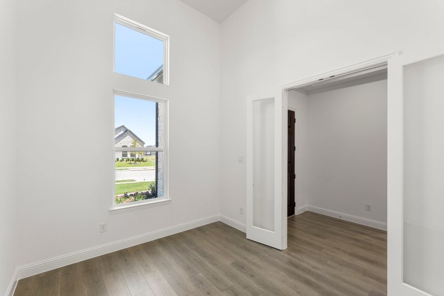 Spacious, unfurnished interior of a new home in Nelson Lake Estates, Rockwall (Image 20). Spacious, unfurnished interior of a new home in Nelson Lake Estates, Rockwall (Image 20).