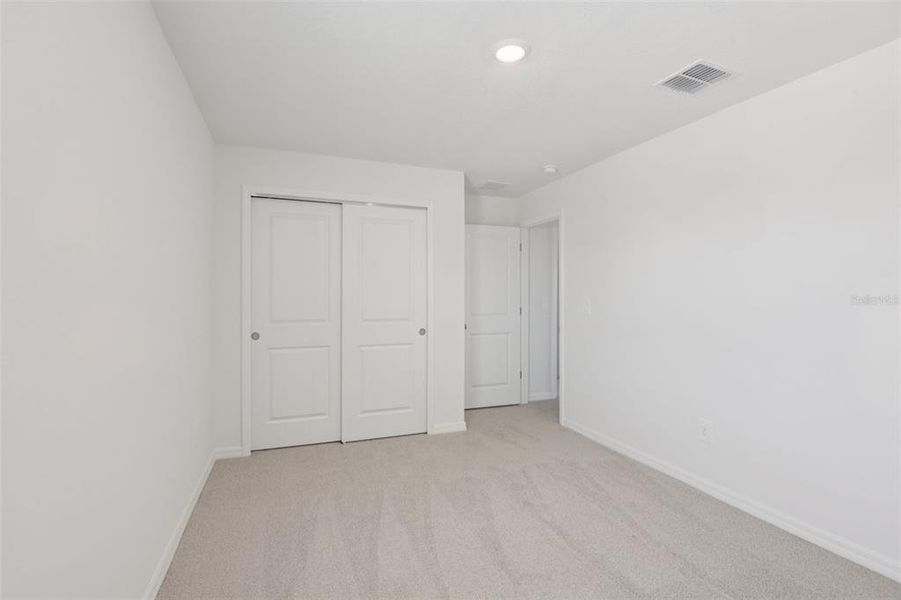Spacious, unfurnished interior of a new home in Hilltop Vistas, Dade City (Image 35).