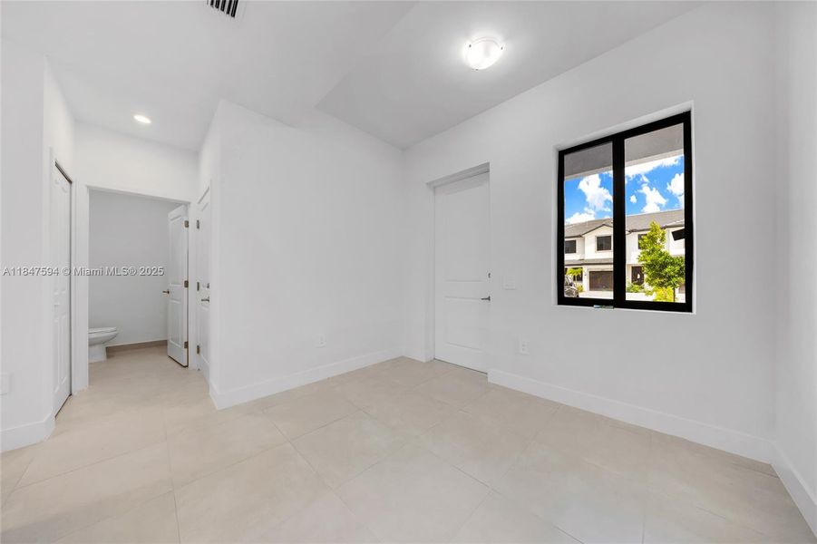 Spacious, unfurnished interior of a new home in , Homestead (Image 23).