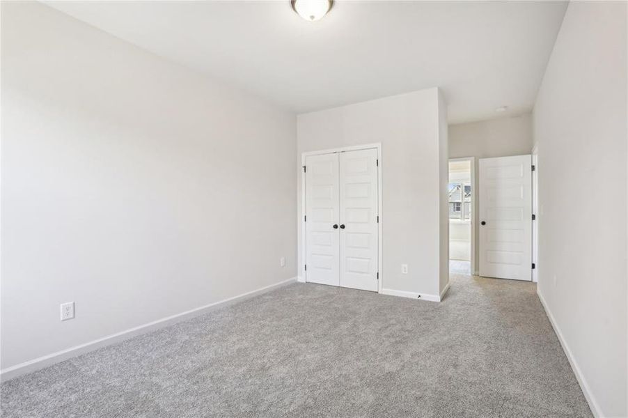 Spacious, unfurnished interior of a new home in Ponderosa Farms Reserve, Gainesville (Image 24).
