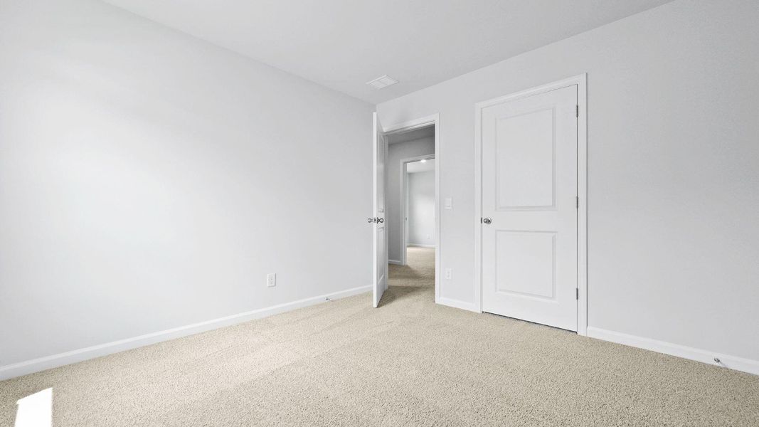 Spacious, unfurnished interior of a new home in Carolina Groves, Moncks Corner (Image 24).