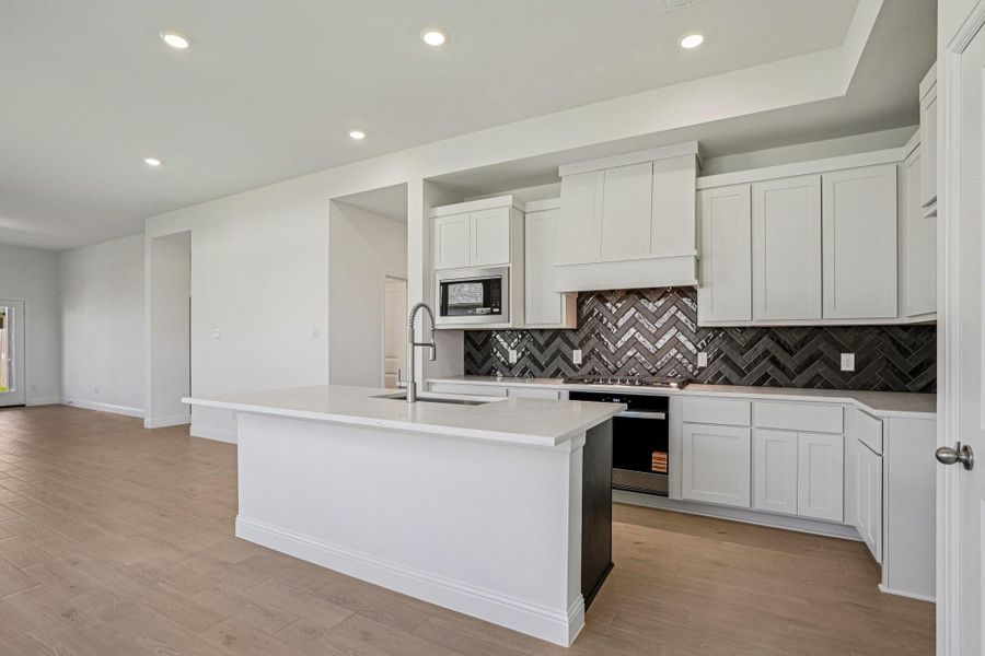 Furnished interior view inside a new home in Sienna 40', Missouri City (Image 10).